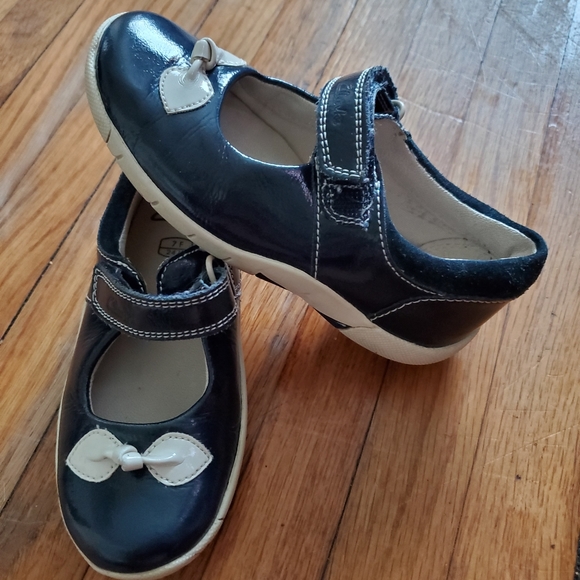 clarks navy mary jane shoes